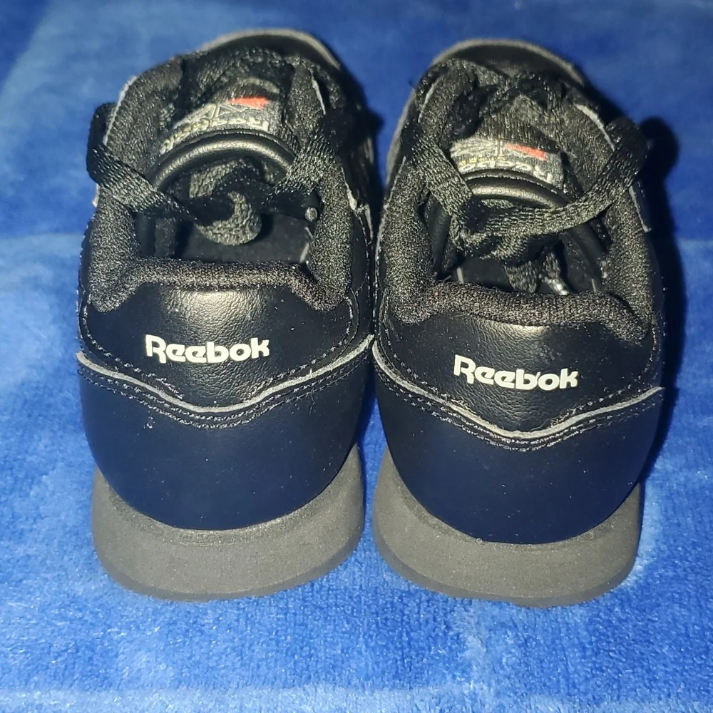 Like New Reebok Classic - Picture 5 of 10